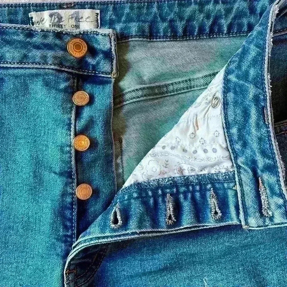 We The Free Jean Shorts, high rise, size 31 - Picture 2 of 7